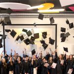 Lancer des chapeaux remise des diplômes